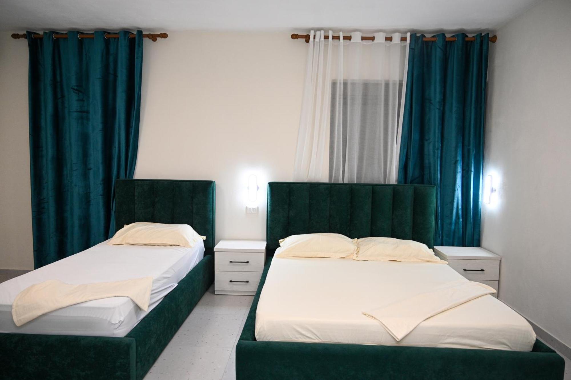 Vila Hoxha Durres Luaran gambar