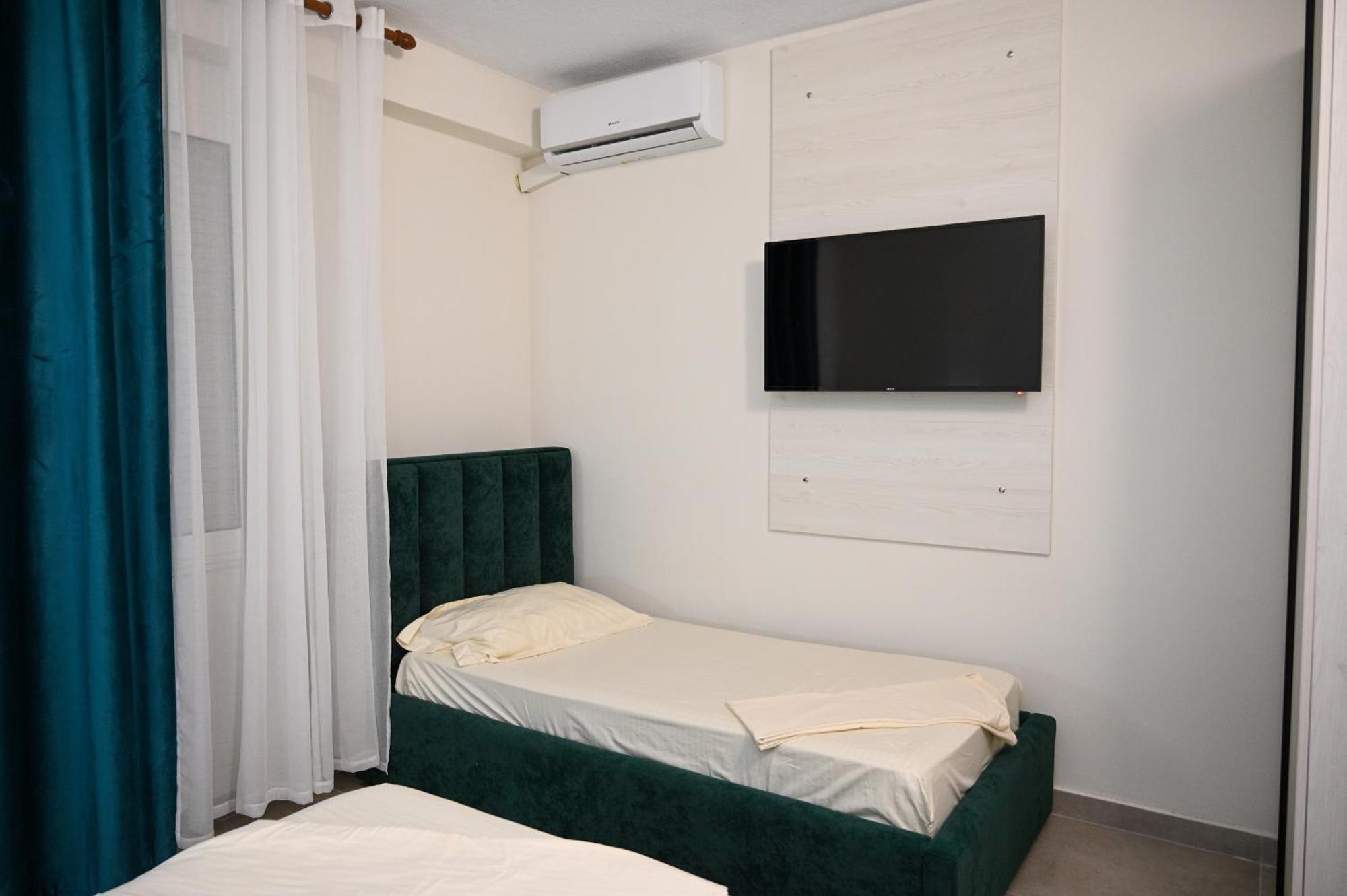 Vila Hoxha Durres Luaran gambar