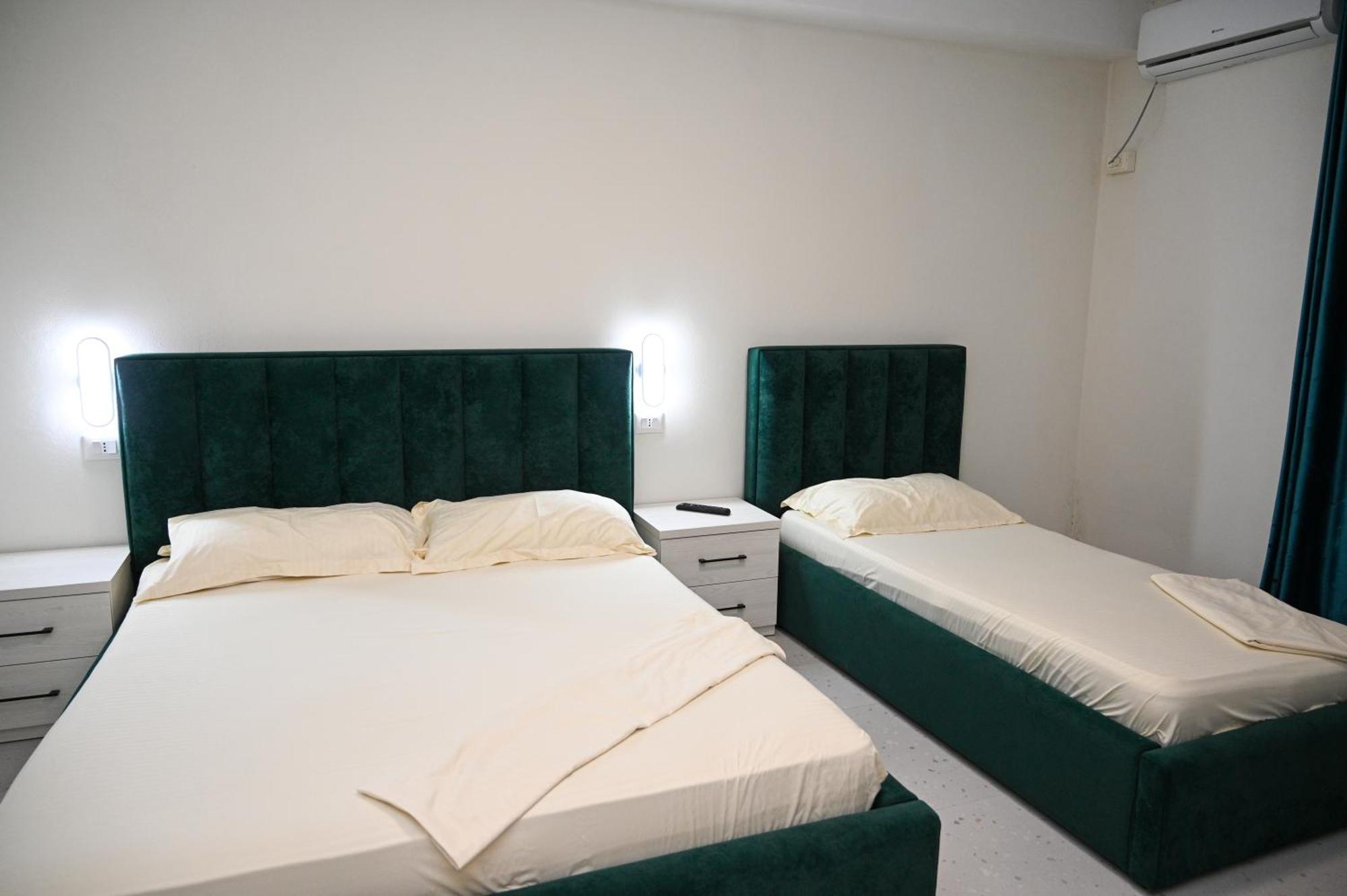 Vila Hoxha Durres Luaran gambar
